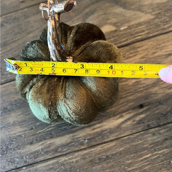 Set of 3 Velvet Pumpkins Decorative Fall Decor Green With Gold Stems - Picture 4 of 6